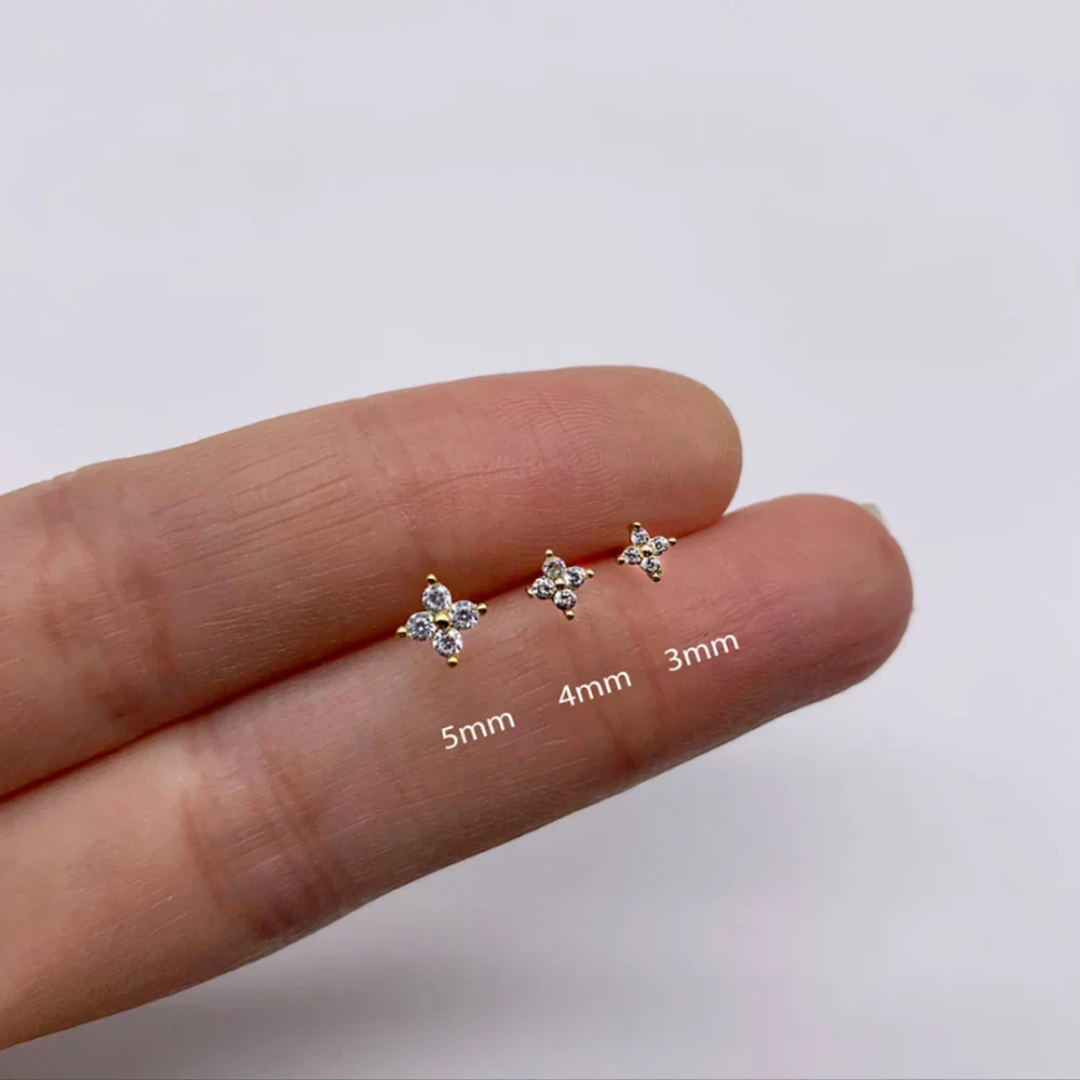 DAINTY FLOWER STUD EARRINGS