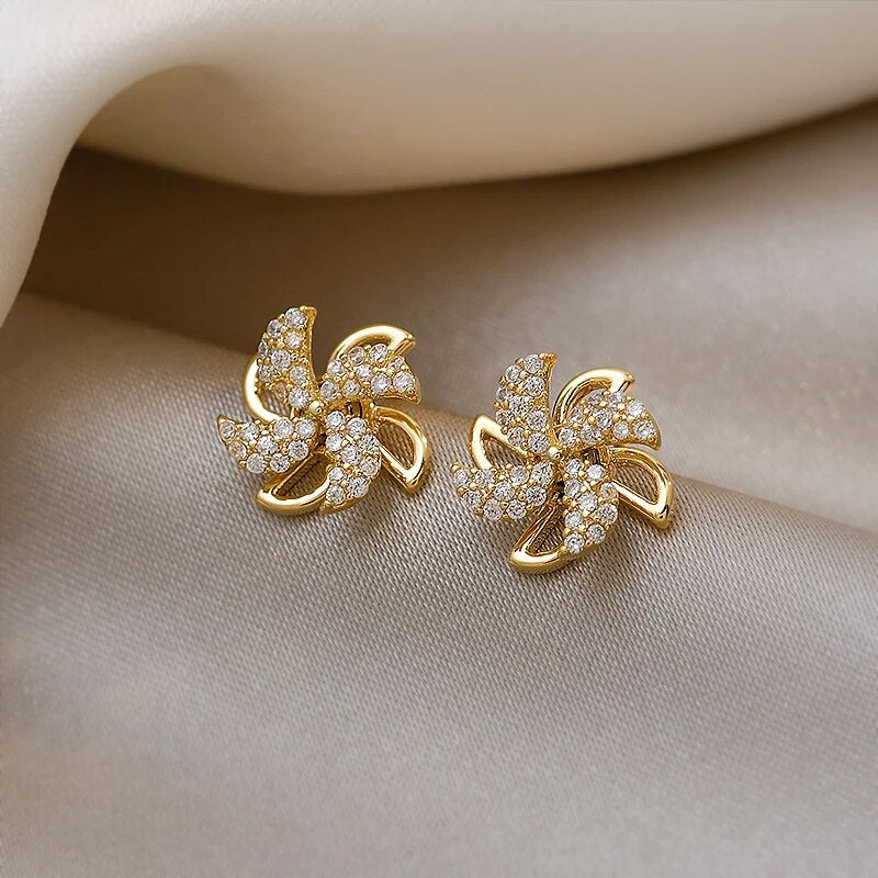 Pinwheel with Zirconia in Gold