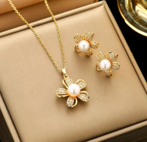 Pearl and Zirconia Necklace + Set in Gold