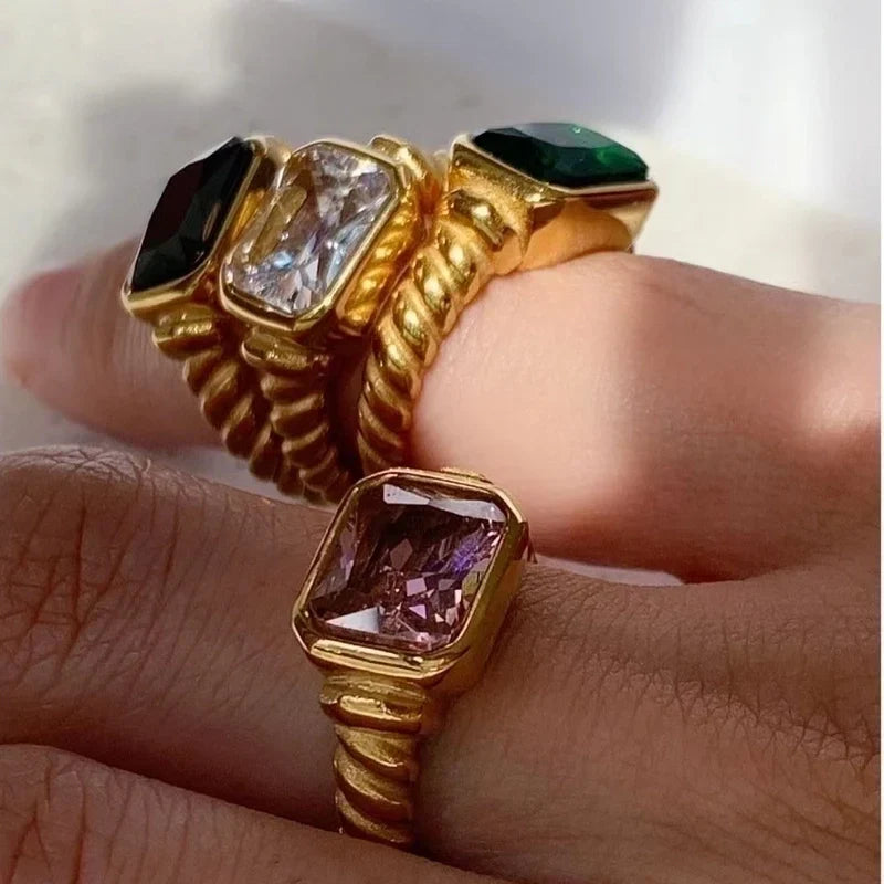 Elegant lady ring