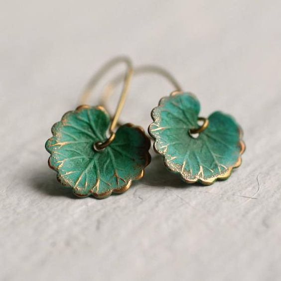 Vintage Realistic Leaf